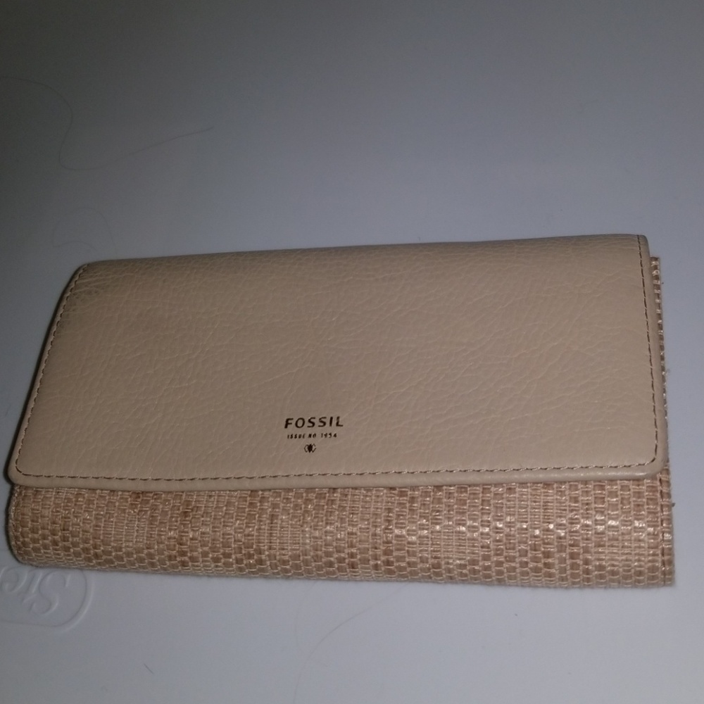 NWT ❤ Fossil Sydney barely pink (camel) wallet